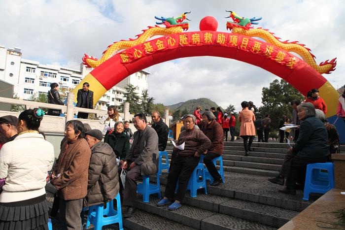 磐龙广场来了心脏医疗队