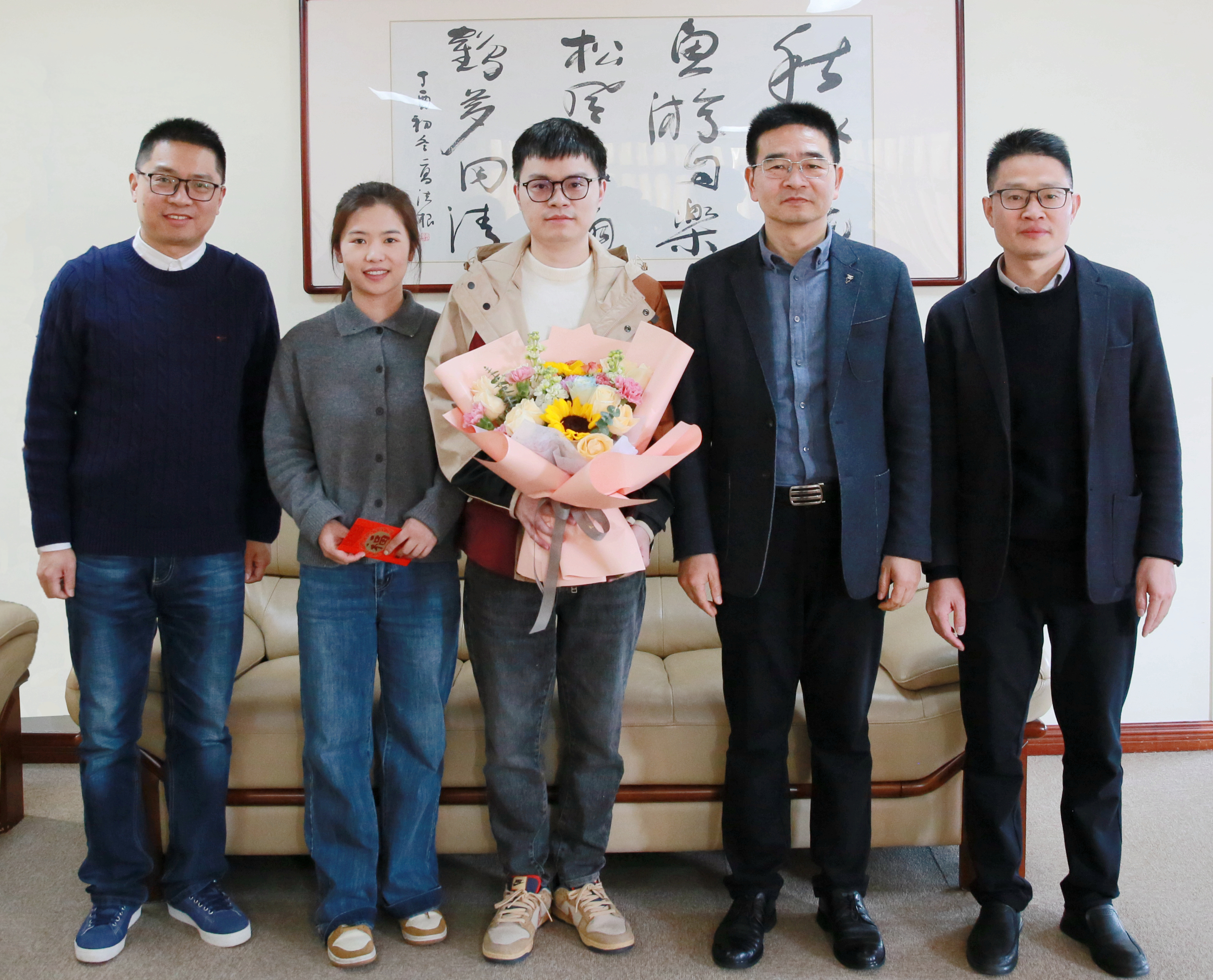 东阳市人民医院慰问援疆医生沈剑辉